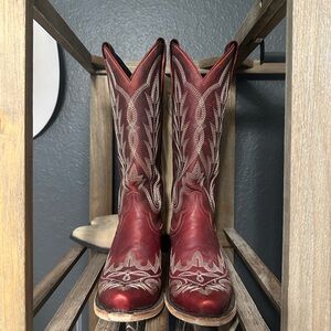 Red lane boots size 6